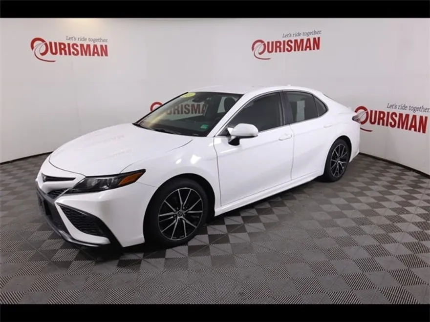 2021 Toyota Camry SE photo 1