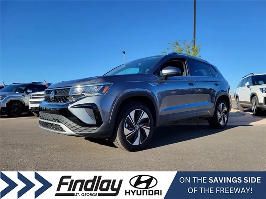 2024 Volkswagen Taos SE photo 1