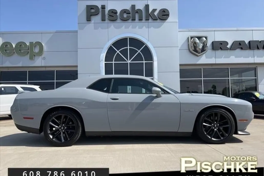 2022 Dodge Challenger R/T photo 1