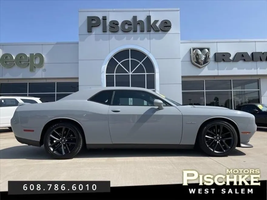 2022 Dodge Challenger R/T photo 1