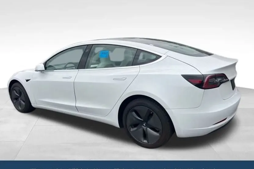2019 Tesla Model 3 Standard Range Plus photo 1