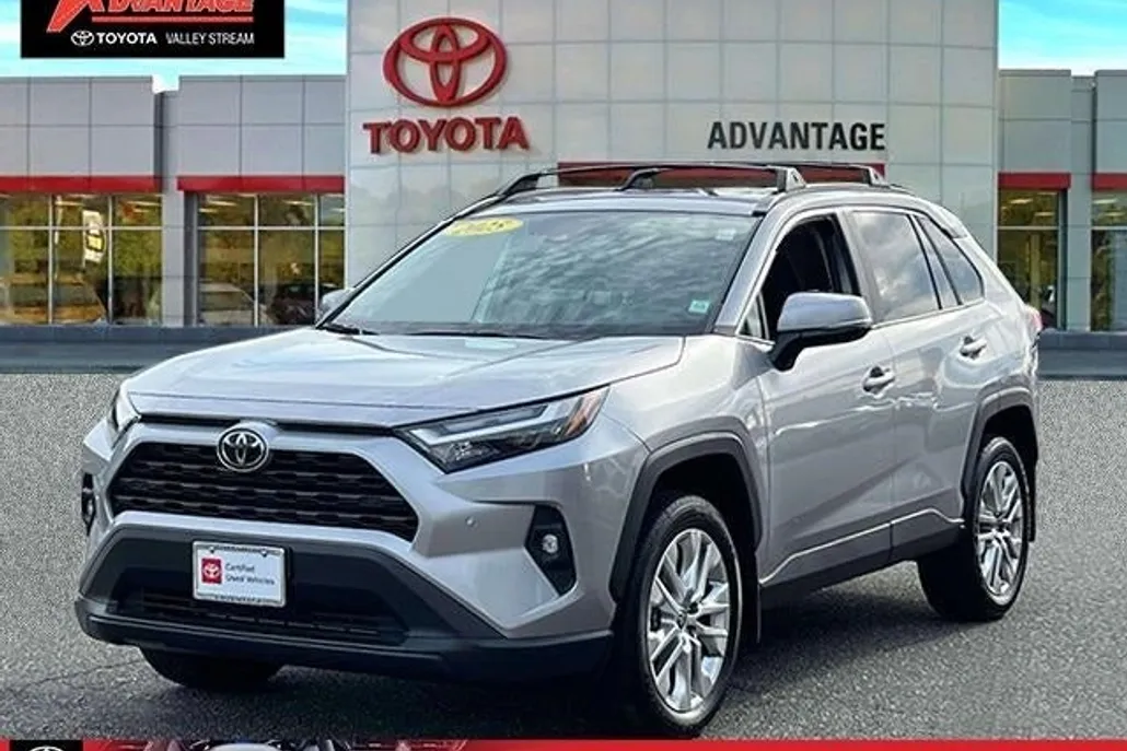 2025 Toyota RAV4 XLE Premium photo 1