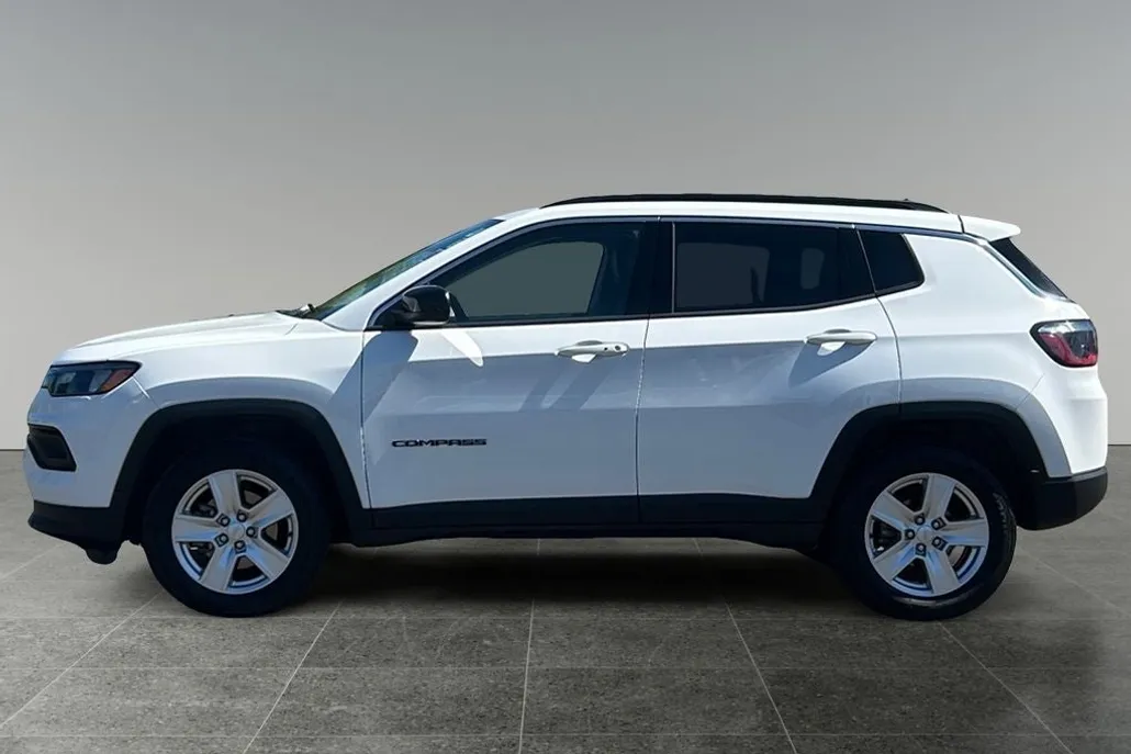 2022 Jeep Compass Latitude photo 1