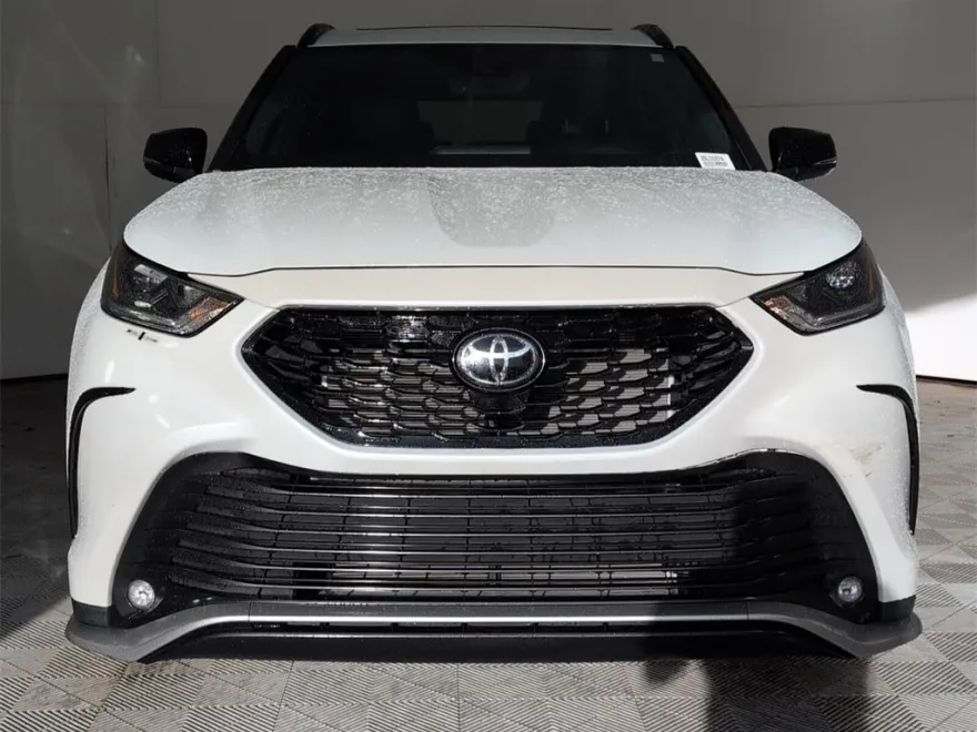 2023 Toyota Highlander L photo 1