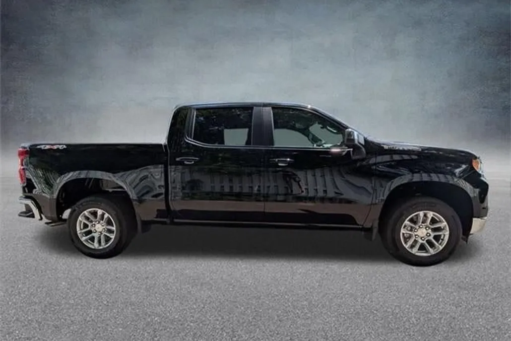 2026 Chevrolet Silverado 1500 LT photo 1