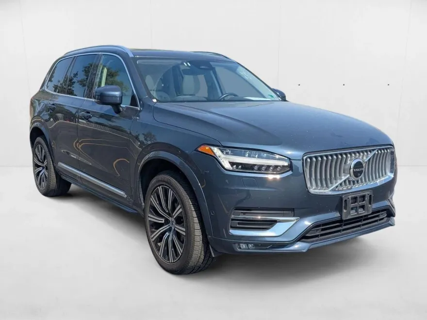 2023 Volvo XC90 Plus photo 1