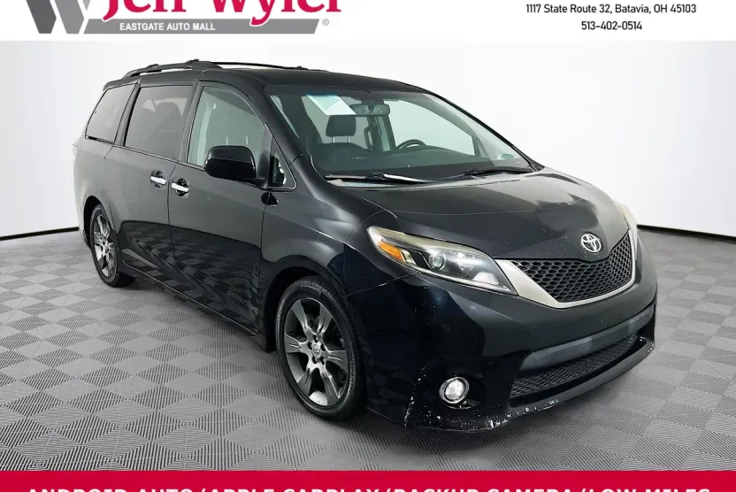2015 Toyota Sienna SE photo 1