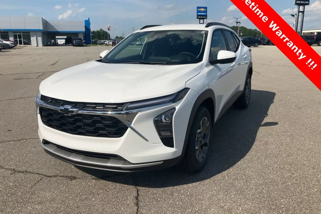 2025 Chevrolet Trax LT photo 1