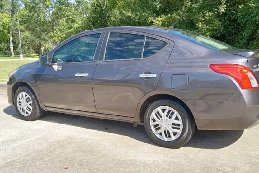 2015 Nissan Versa 1.6 SV photo 1