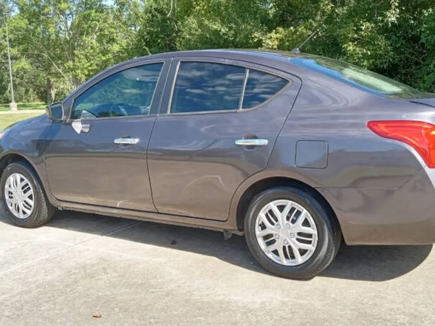 2015 Nissan Versa 1.6 SV photo 1