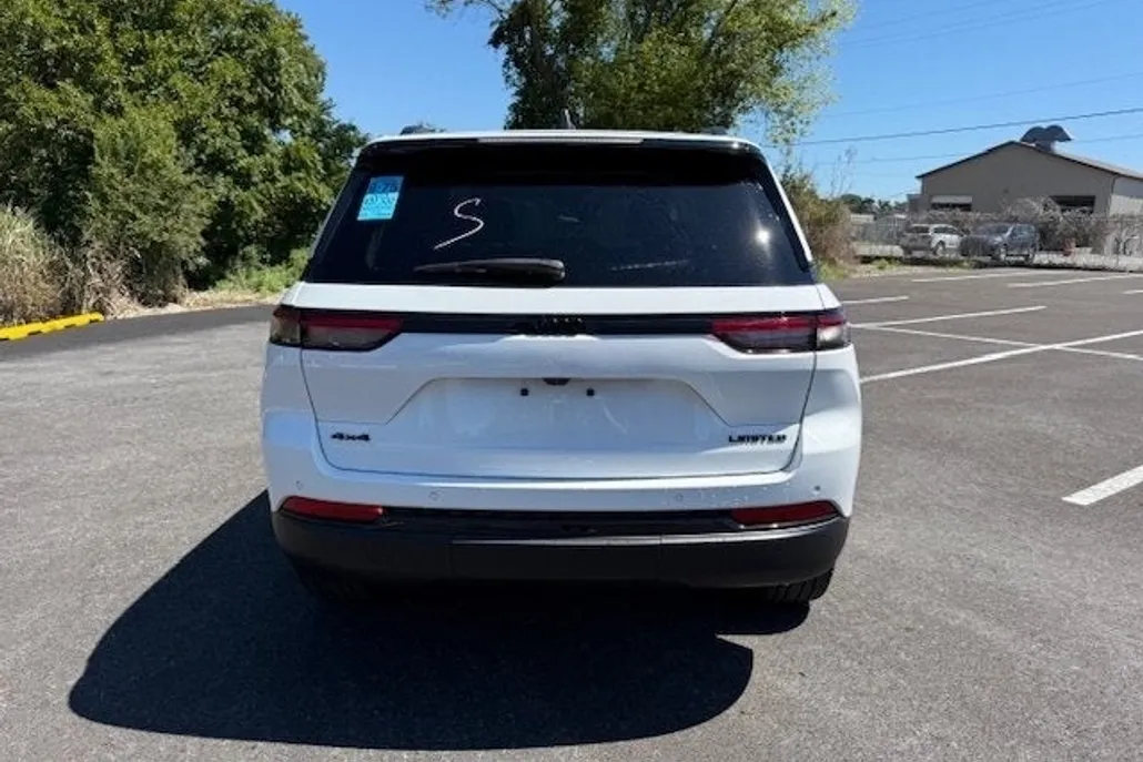 2023 Jeep Grand Cherokee Limited photo 1