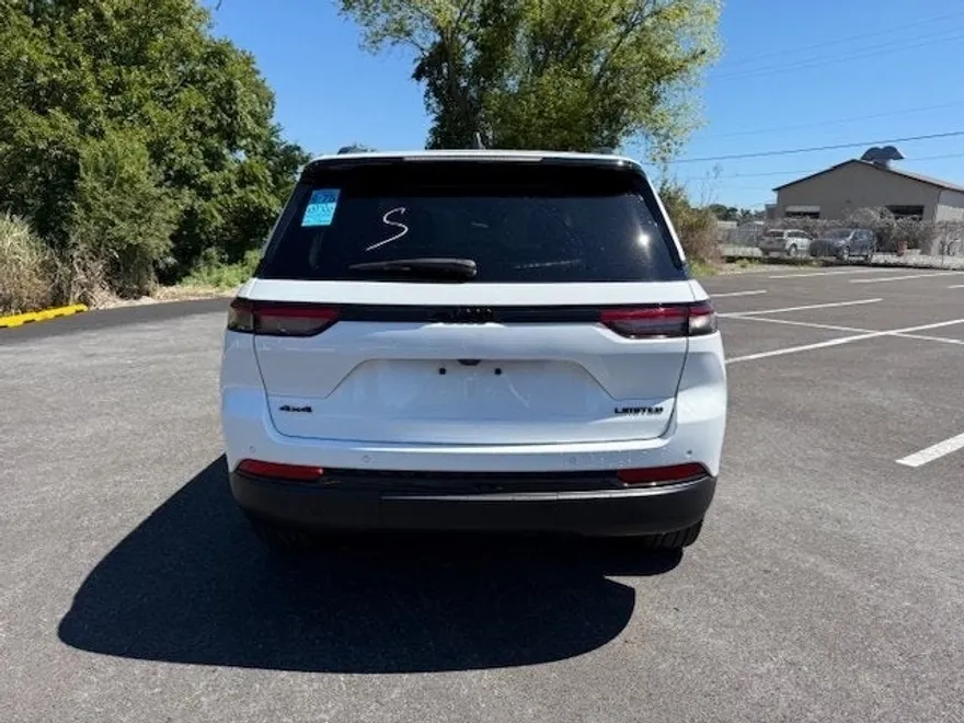 2023 Jeep Grand Cherokee Limited photo 1