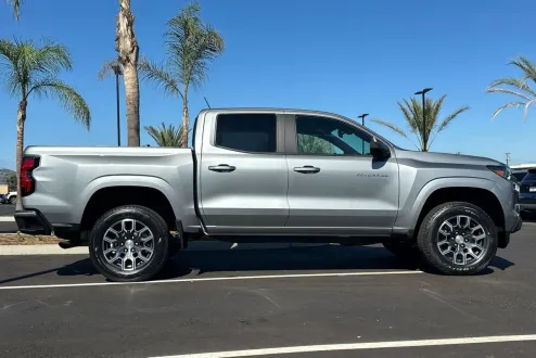 2023 Chevrolet Colorado LT photo 3