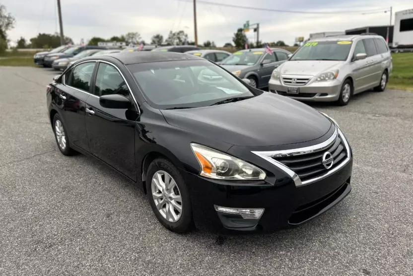 2014 Nissan Altima 2.5 S photo 1
