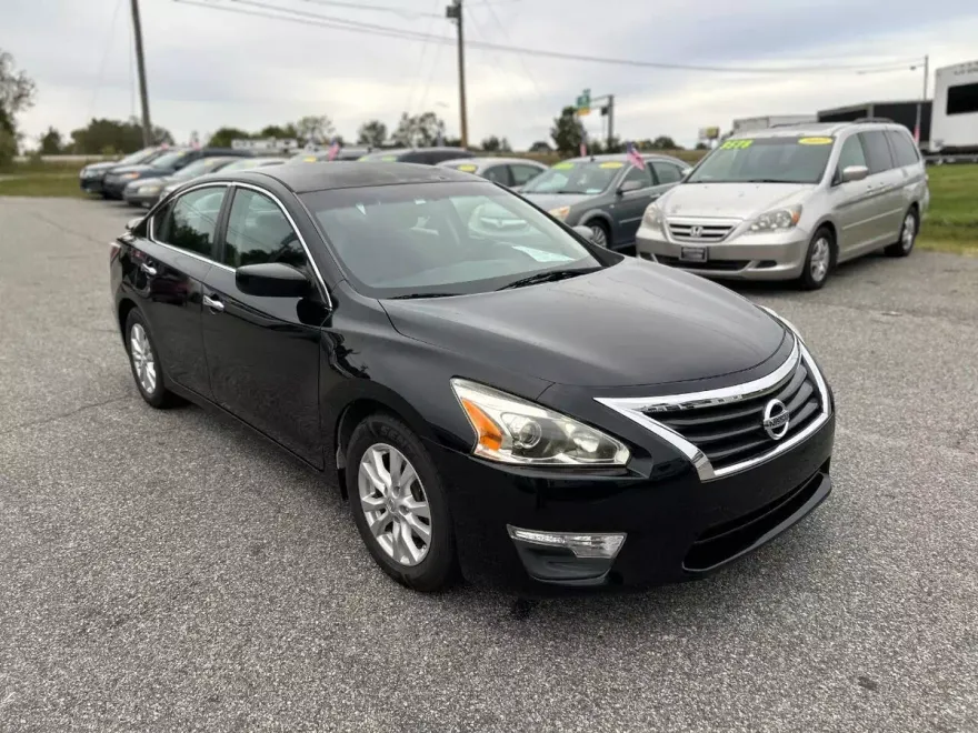 2014 Nissan Altima 2.5 S photo 1