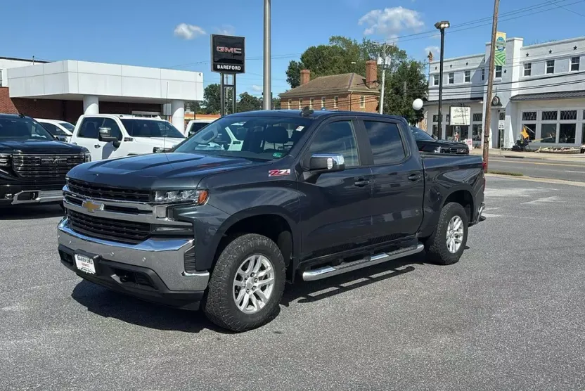 2019 Chevrolet Silverado LT photo 1