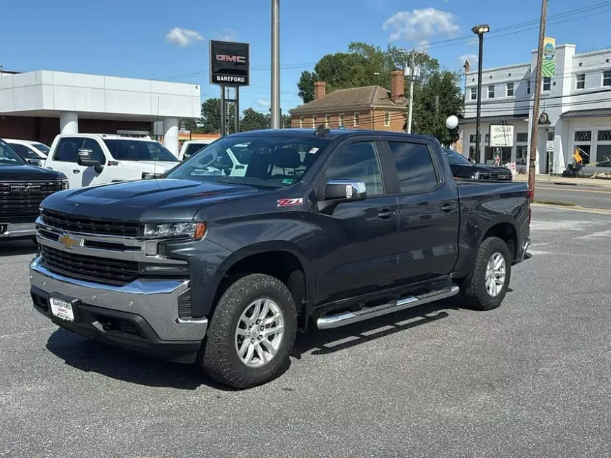 2019 Chevrolet Silverado LT photo 1
