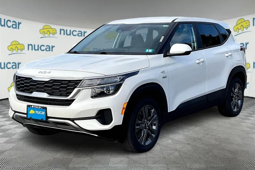 2023 Kia Seltos LX photo 1