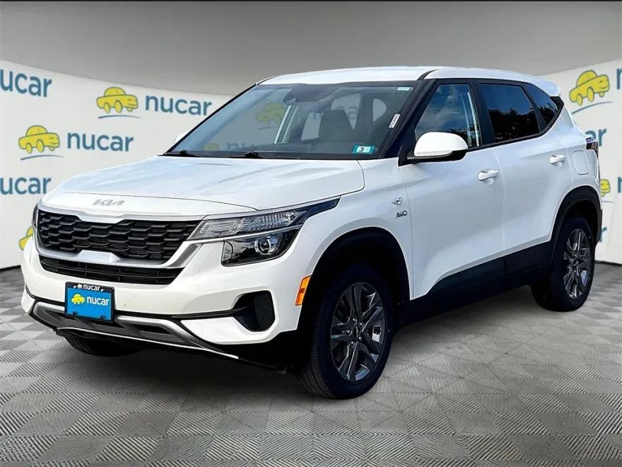 2023 Kia Seltos LX photo 1
