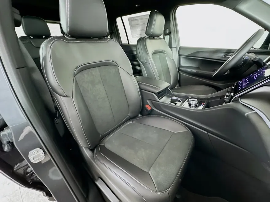 2025 Jeep Grand Cherokee Altitude X photo 13