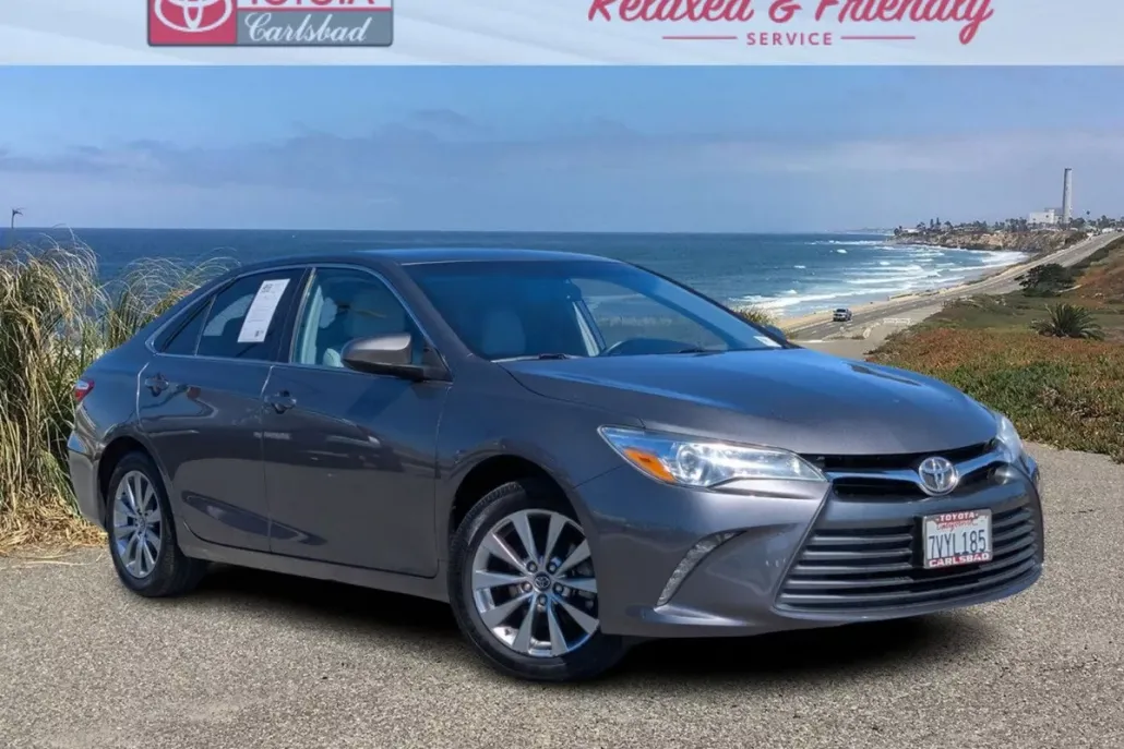 2017 Toyota Camry XLE photo 1