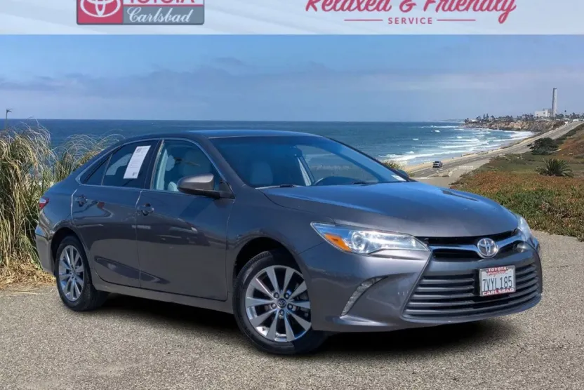 2017 Toyota Camry XLE photo 1