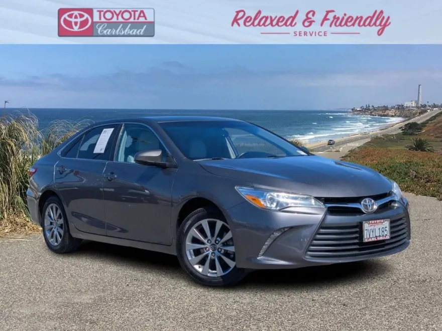 2017 Toyota Camry XLE photo 1
