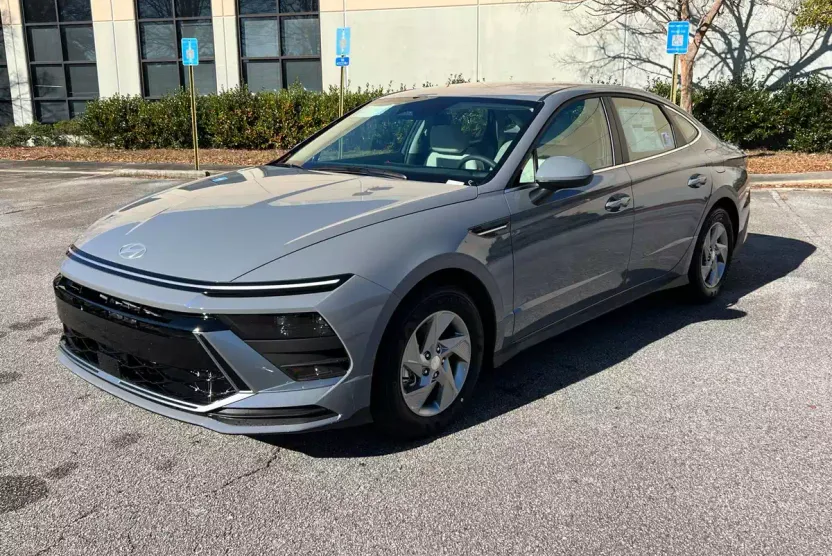 2025 Hyundai Sonata SE photo 1