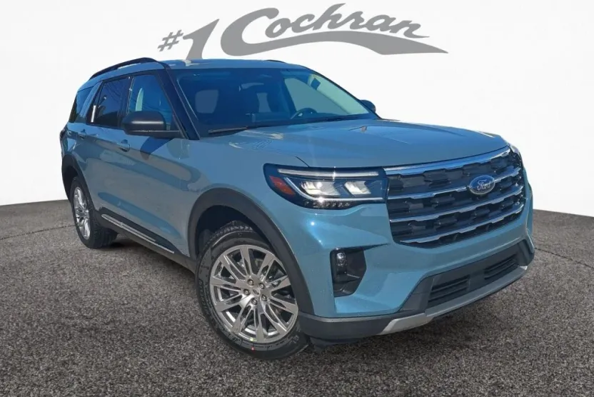 2025 Ford Explorer photo 1