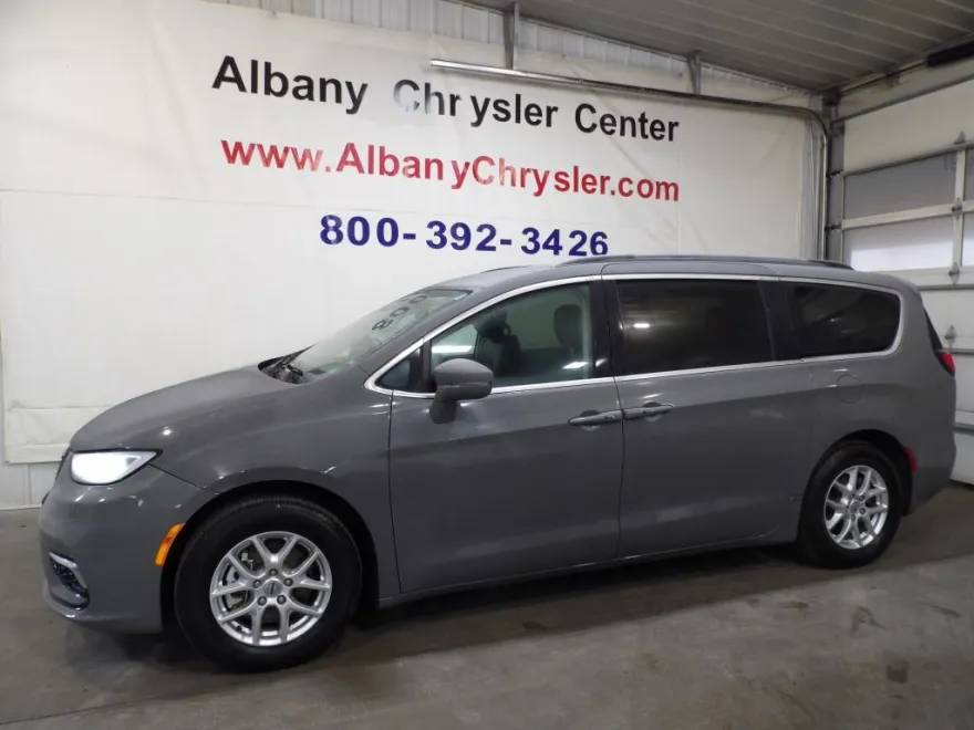 2022 Chrysler Pacifica photo 1