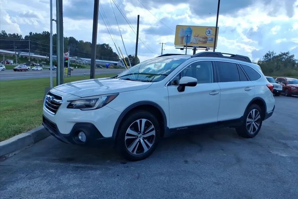 2019 Subaru Outback 2.5i Limited photo 1