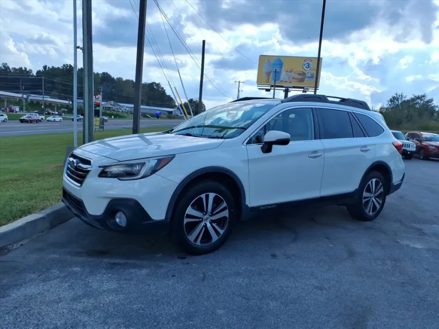 2019 Subaru Outback 2.5i Limited photo 1