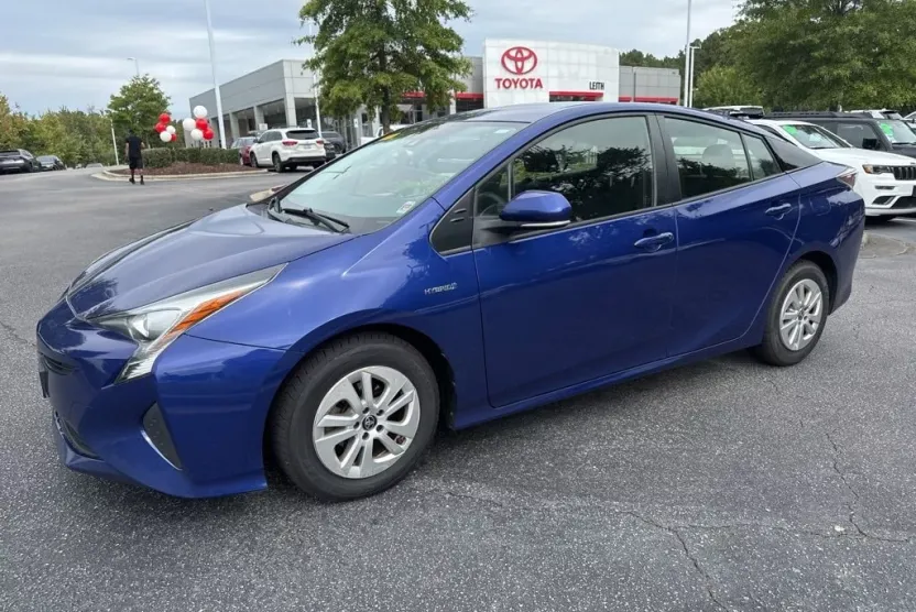 2017 Toyota Prius Two photo 1