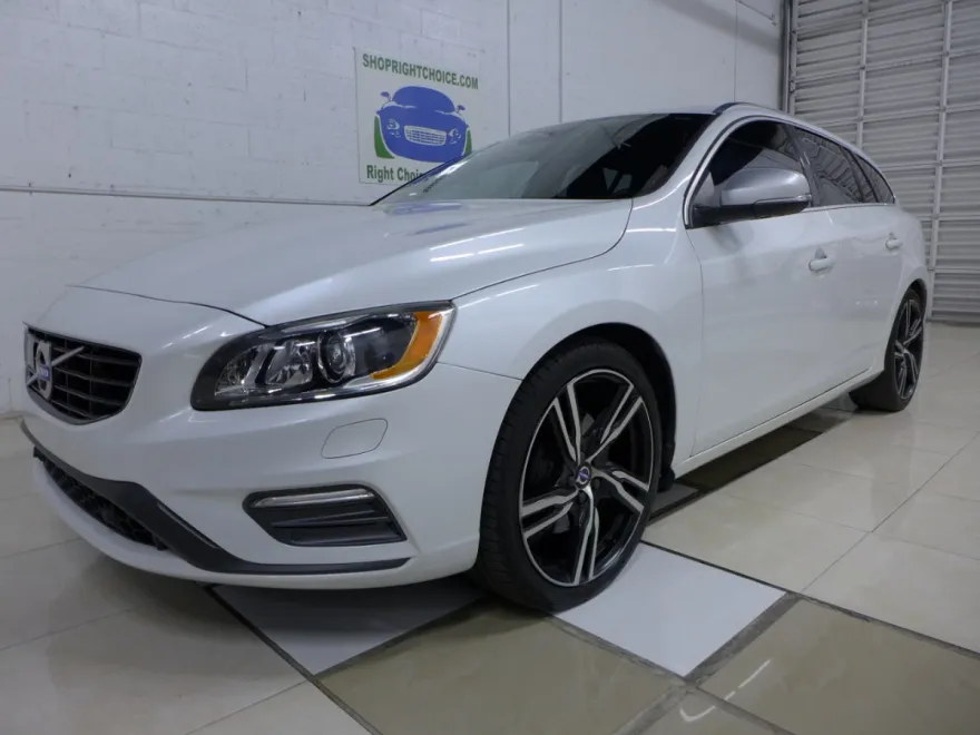 2017 Volvo V60 Platinum R-Design photo 1