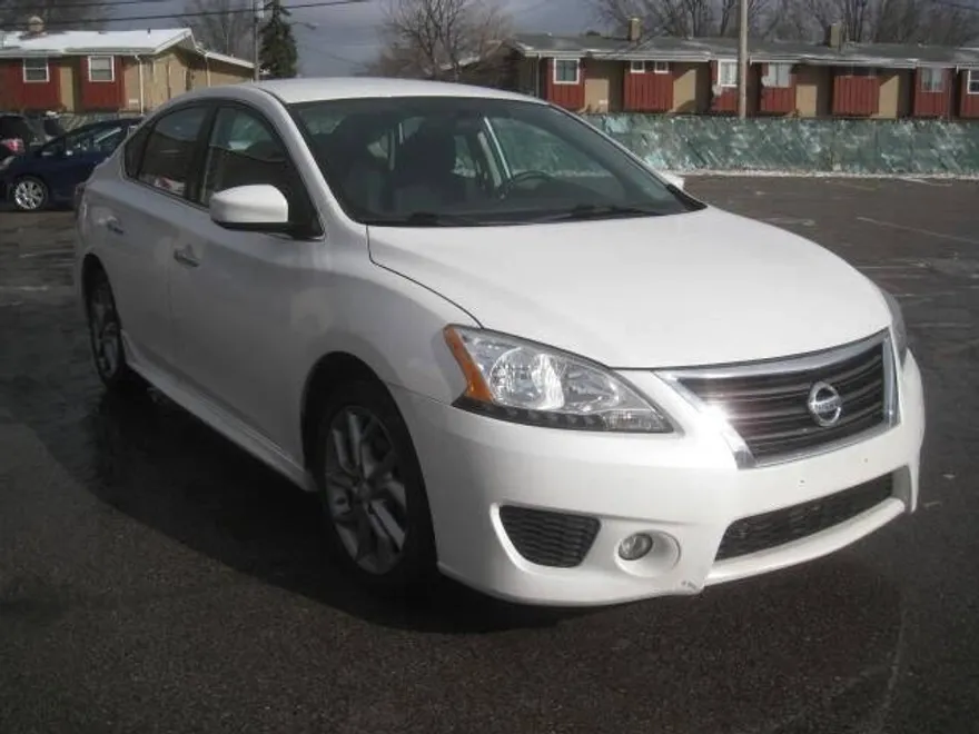 2013 Nissan Sentra SR photo 1