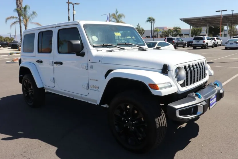 2024 Jeep Wrangler 4xe Sahara photo 1