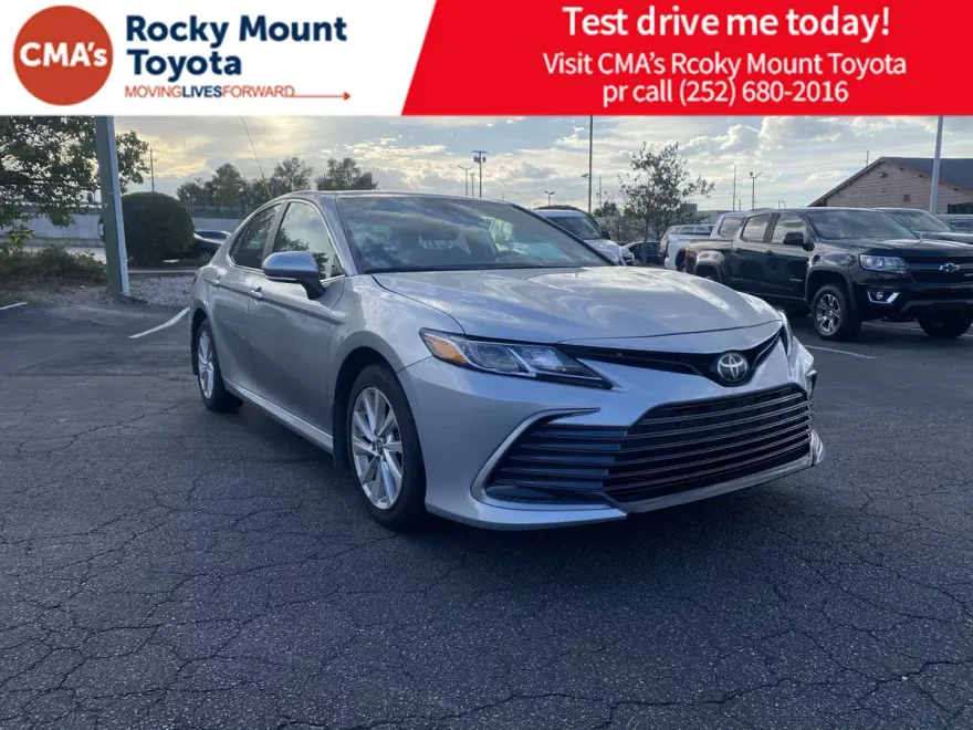 2023 Toyota Camry LE photo 1