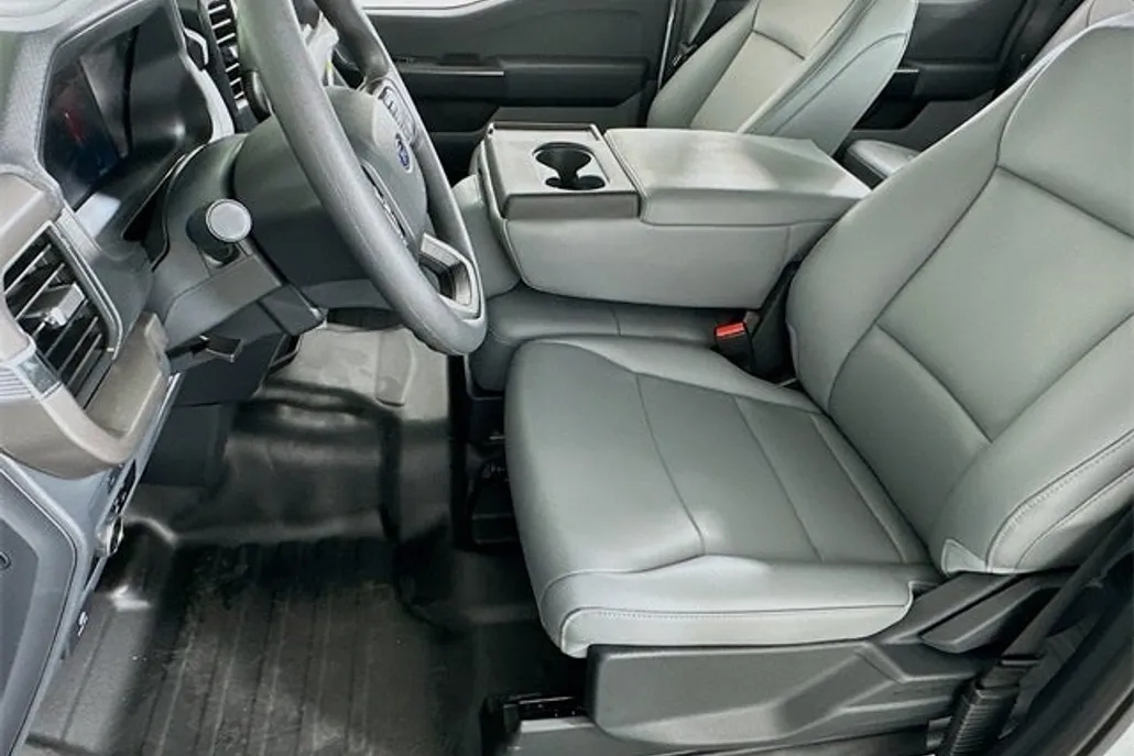 2025 Ford F-150 XL photo 1