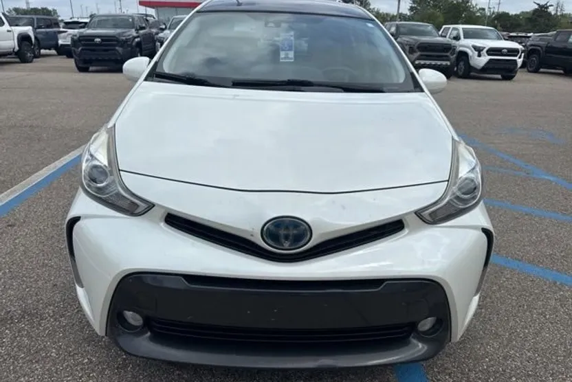 2016 Toyota Prius V Five photo 1