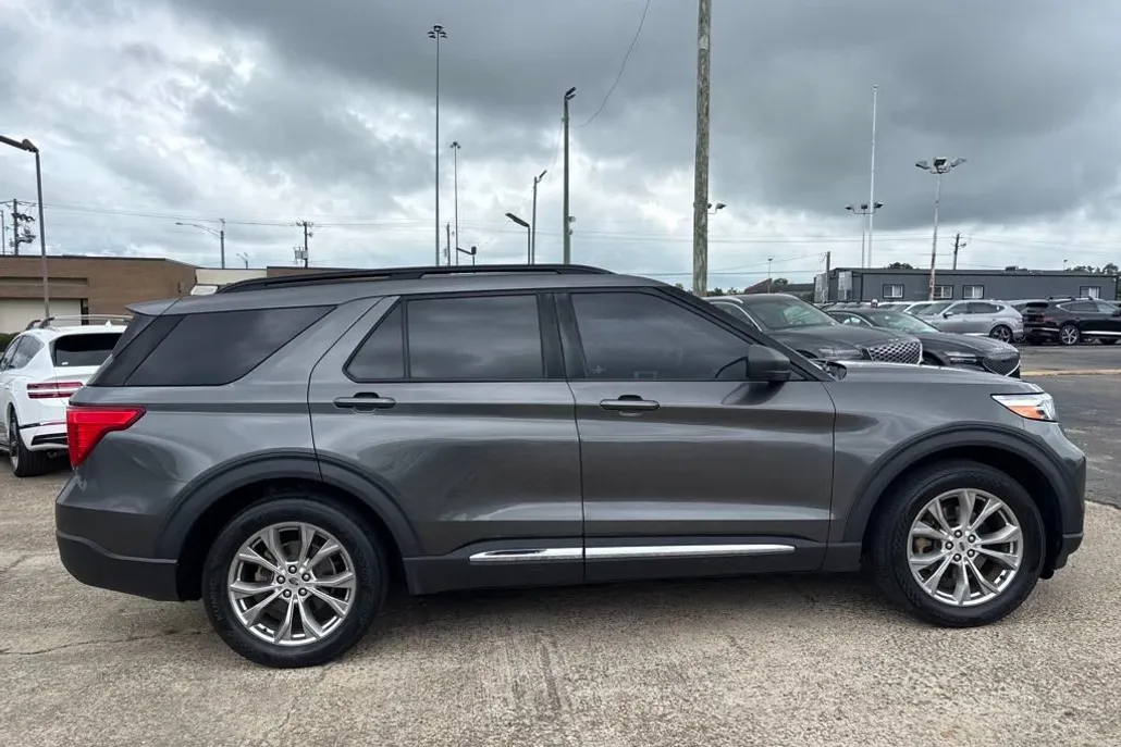 2020 Ford Explorer XLT photo 1