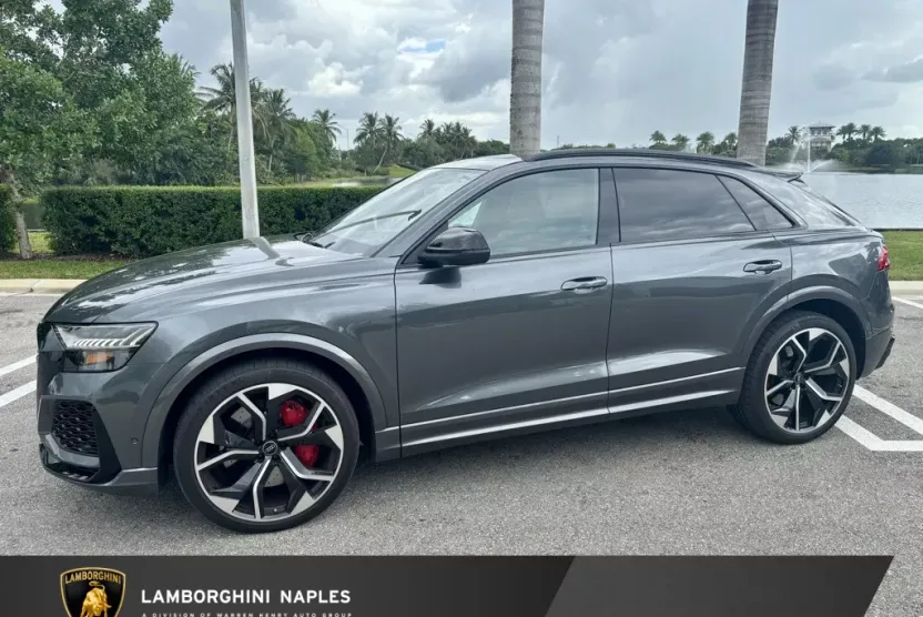 2024 Audi RS Q8 photo 1