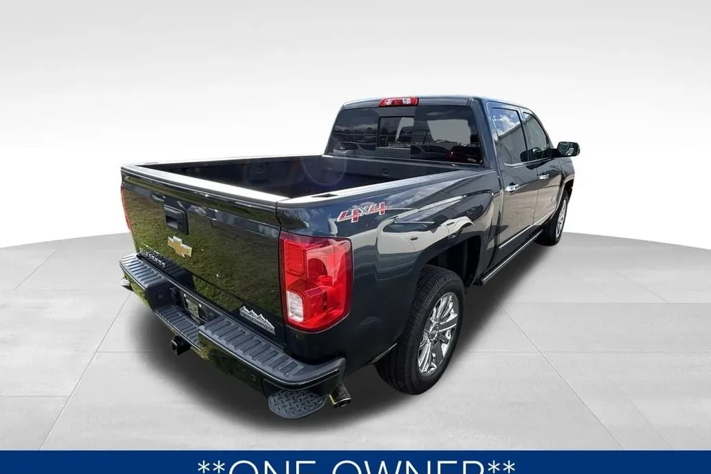 2017 Chevrolet Silverado 1500 High Country photo 1