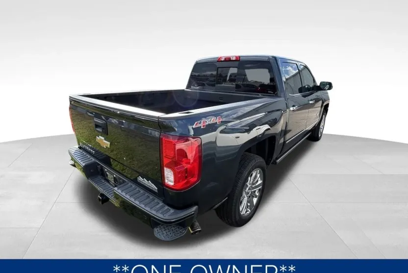 2017 Chevrolet Silverado 1500 High Country photo 1