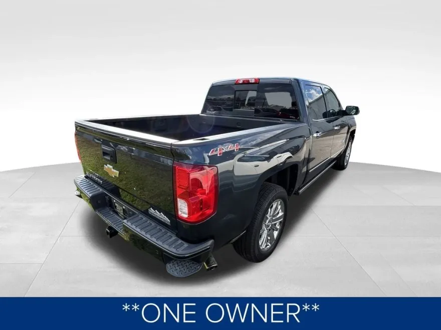 2017 Chevrolet Silverado 1500 High Country photo 1