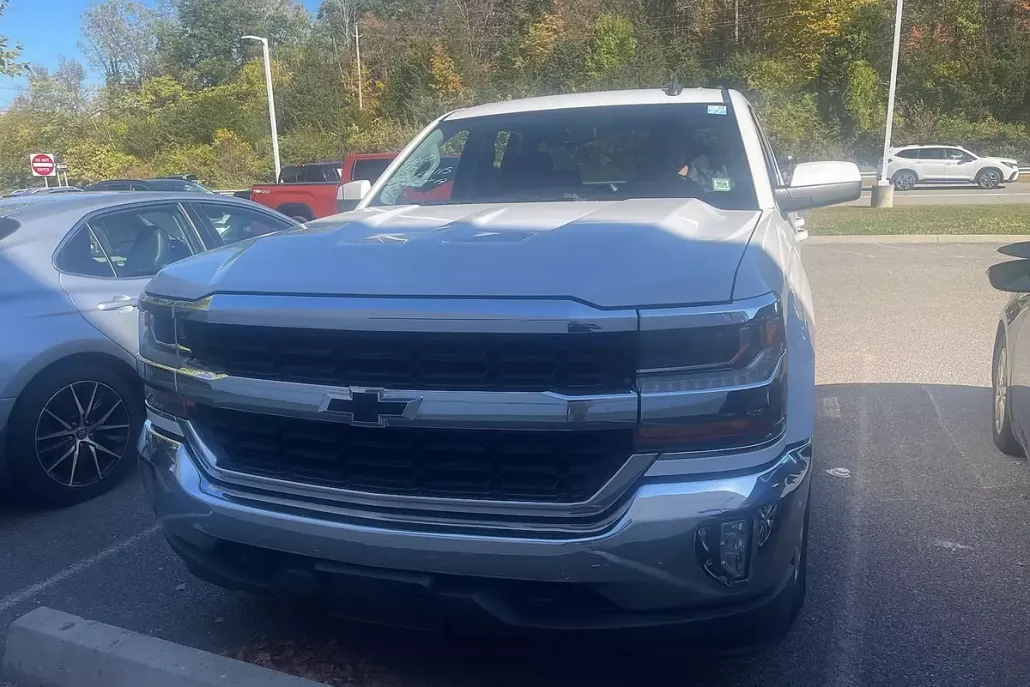 2017 Chevrolet Silverado 1500 LT photo 1
