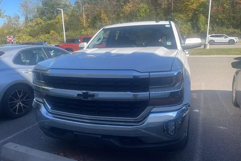 2017 Chevrolet Silverado 1500 LT photo 1