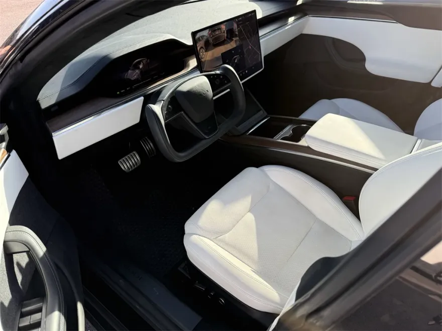 2023 Tesla Model S photo 1