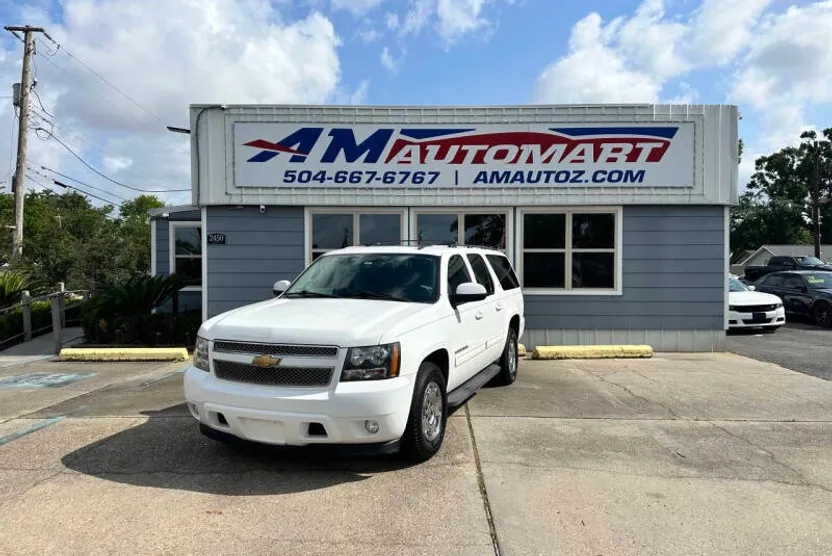 2012 Chevrolet Suburban LT photo 1