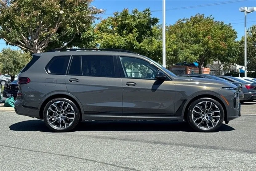 2025 Bmw X7 M60i photo 1