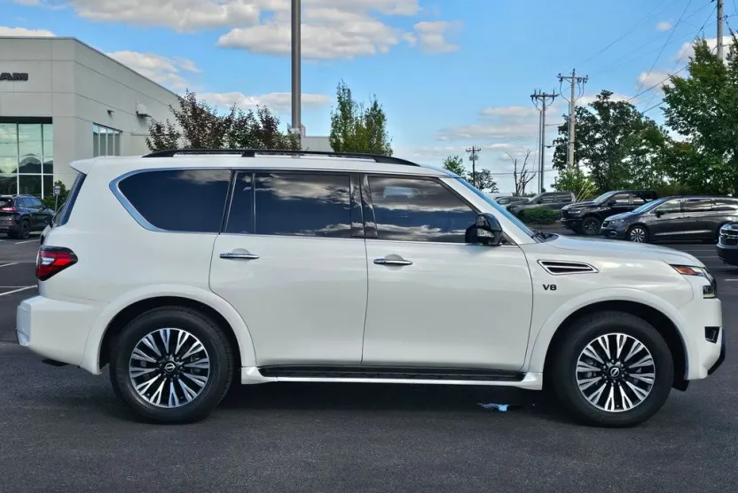 2022 Nissan Armada SL photo 1